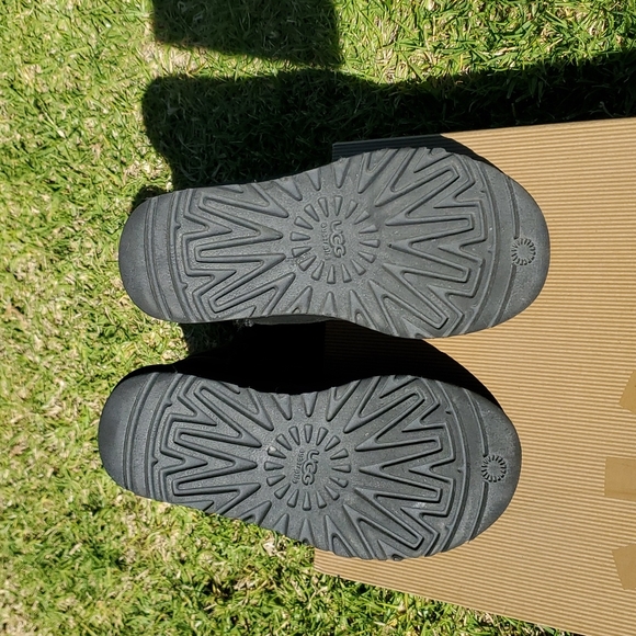 UGG Australia Kids Classic Tall Boots, Black, sz 13 - Picture 5 of 10